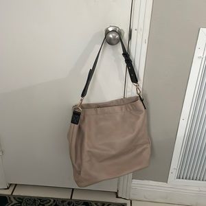 Large purse, multiple pockets, great condition